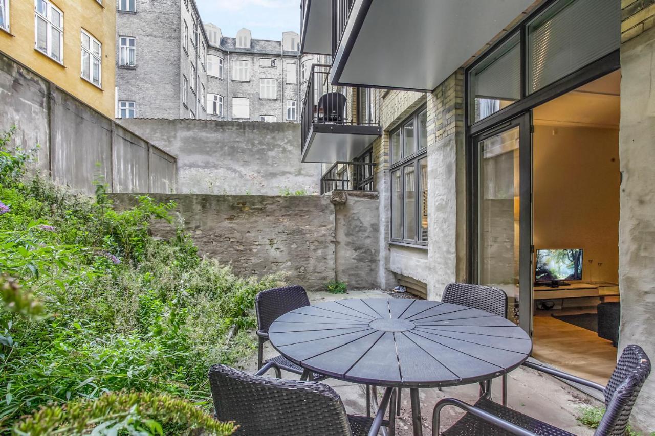 Apartment Center 739 *