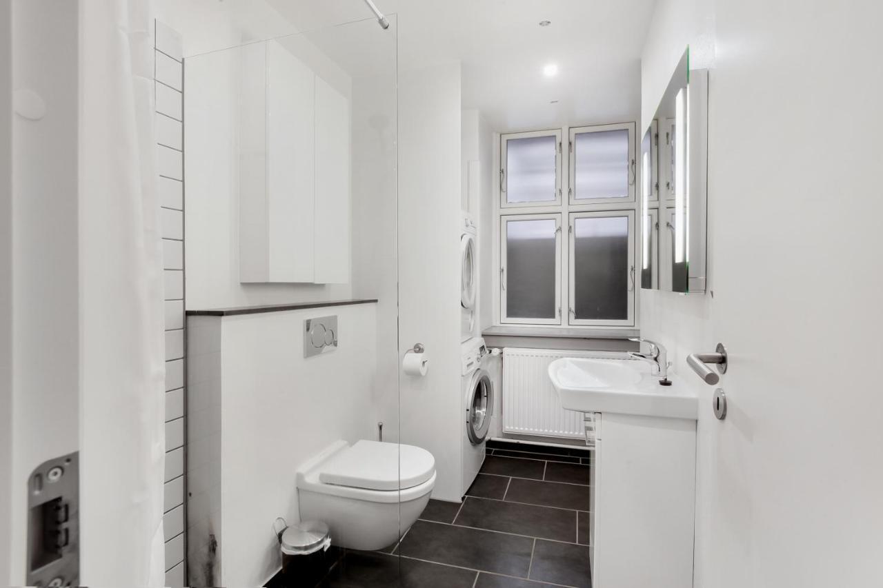 Apartment Center 739 *